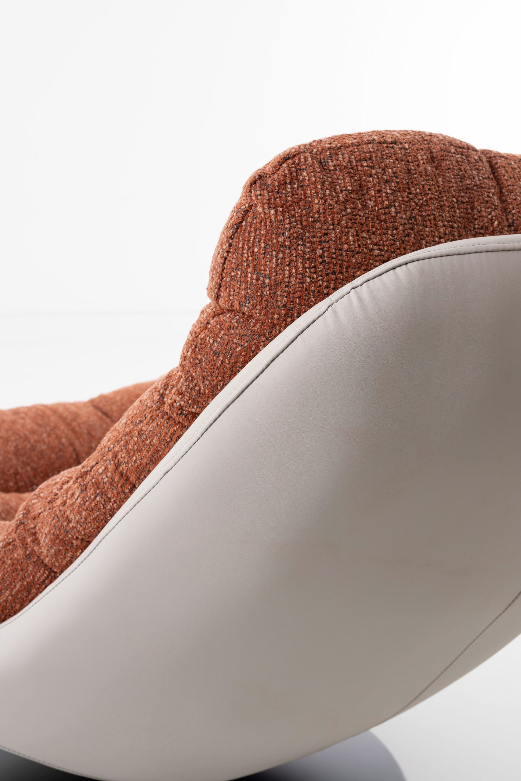 Poltrona Arti giratória 360º estofada em caldeira e bege 92×86×80cm - Image 3
