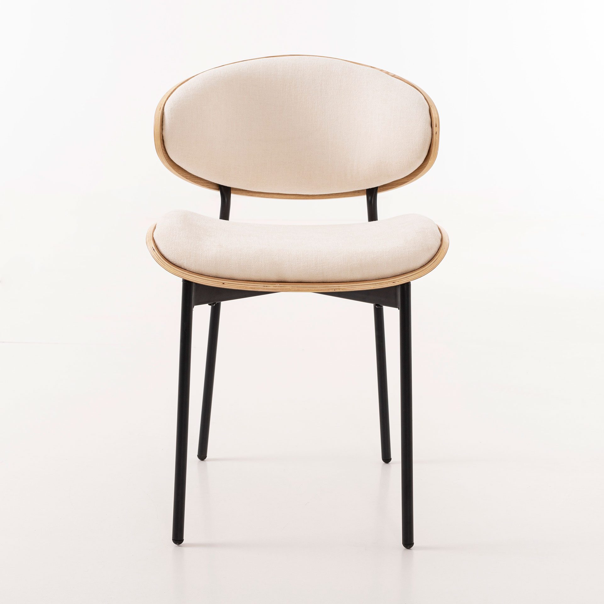 Cadeira Lena. Assento em chapa de carvalho curvada, estofada em bege. 75×50×55 cm - Image 4
