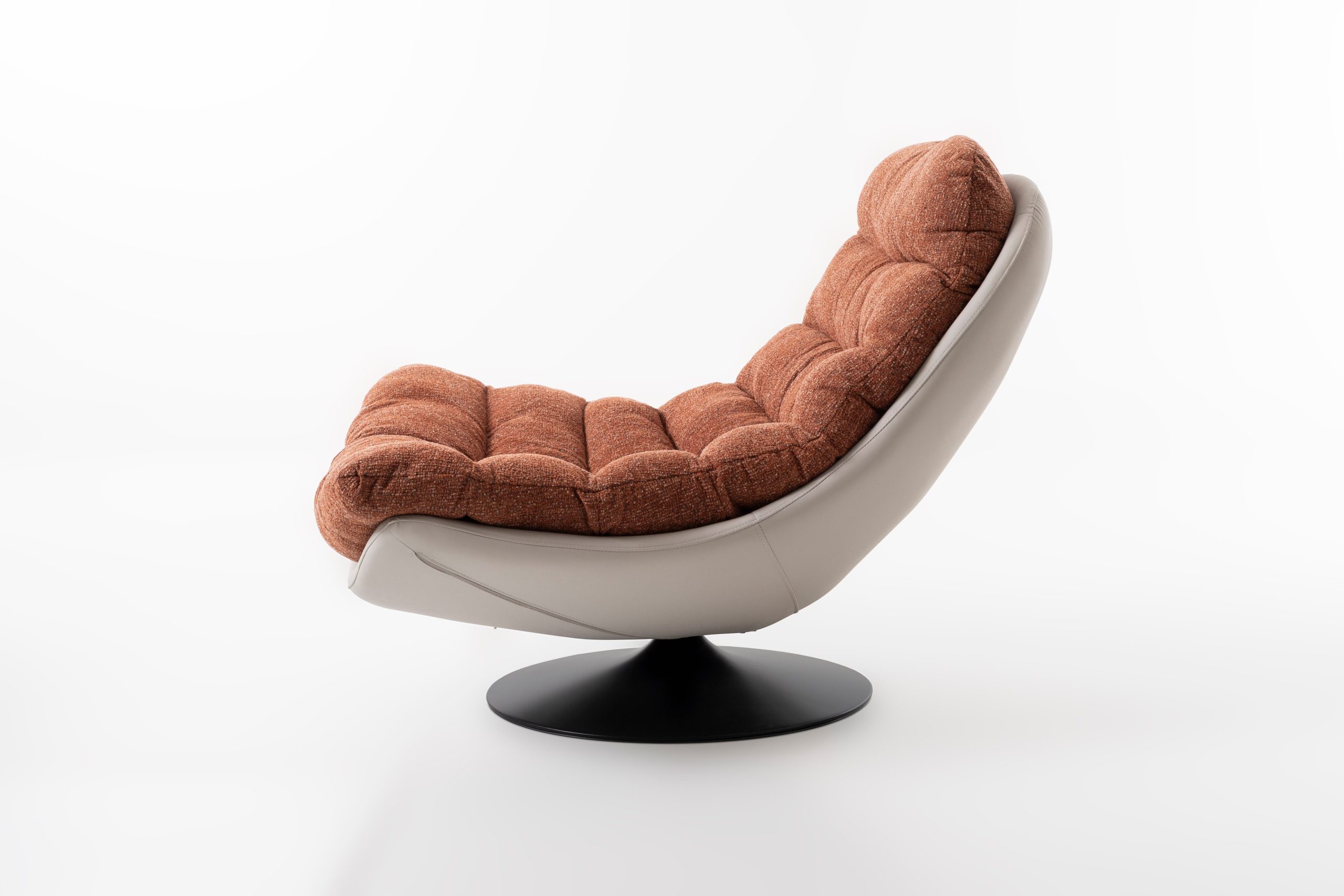 Poltrona Arti giratória 360º estofada em caldeira e bege 92×86×80cm - Image 7