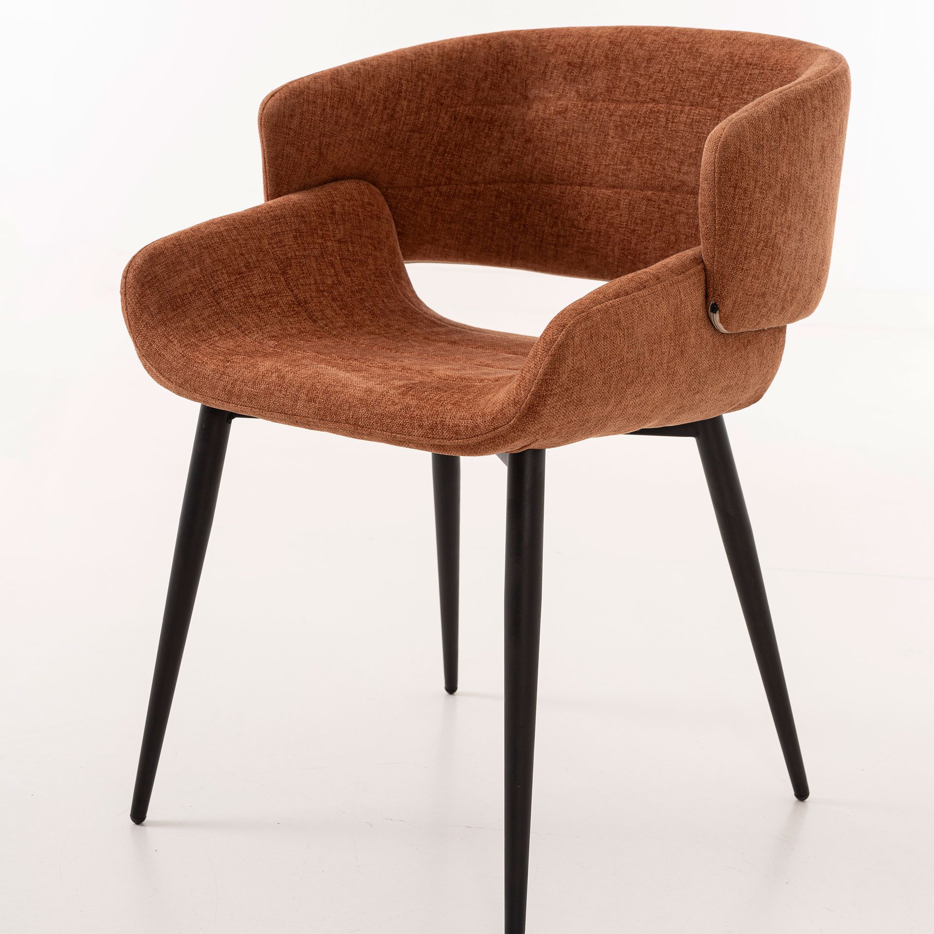 Cadeira Greta. Assento curvo estofado em caldeira. 75×50×55 cm - Image 2