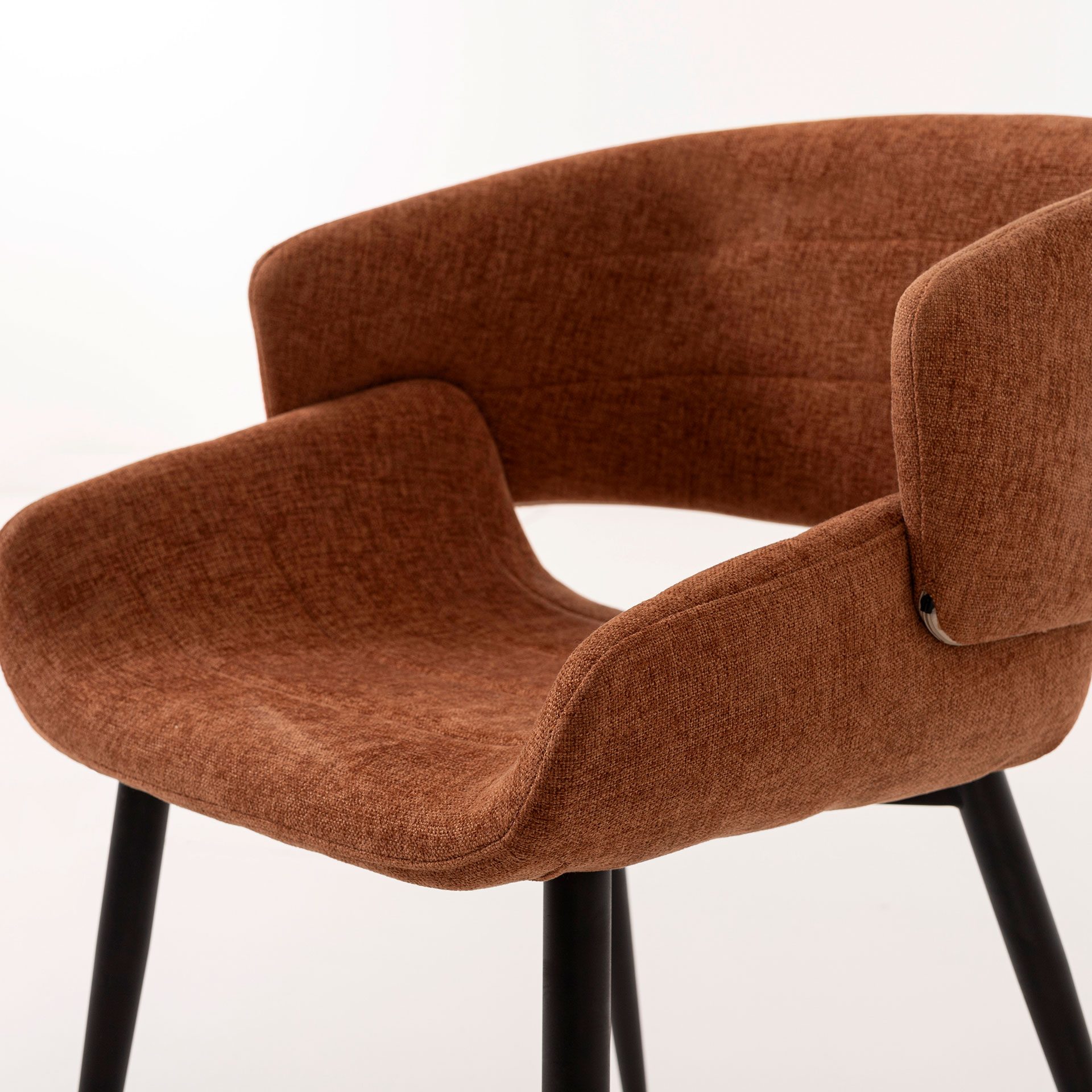 Cadeira Greta. Assento curvo estofado em caldeira. 75×50×55 cm - Image 8