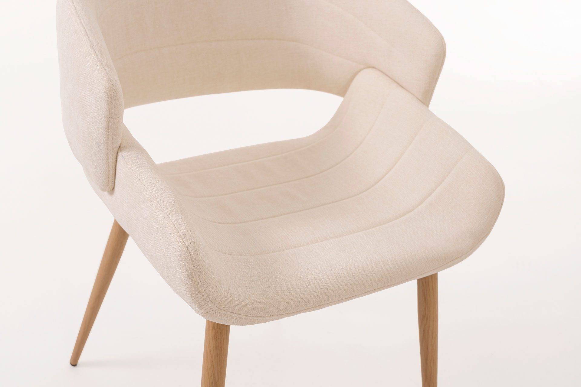 Cadeira Greta. Assento curvado estofado em bege. 77×57×60 cm - Image 3