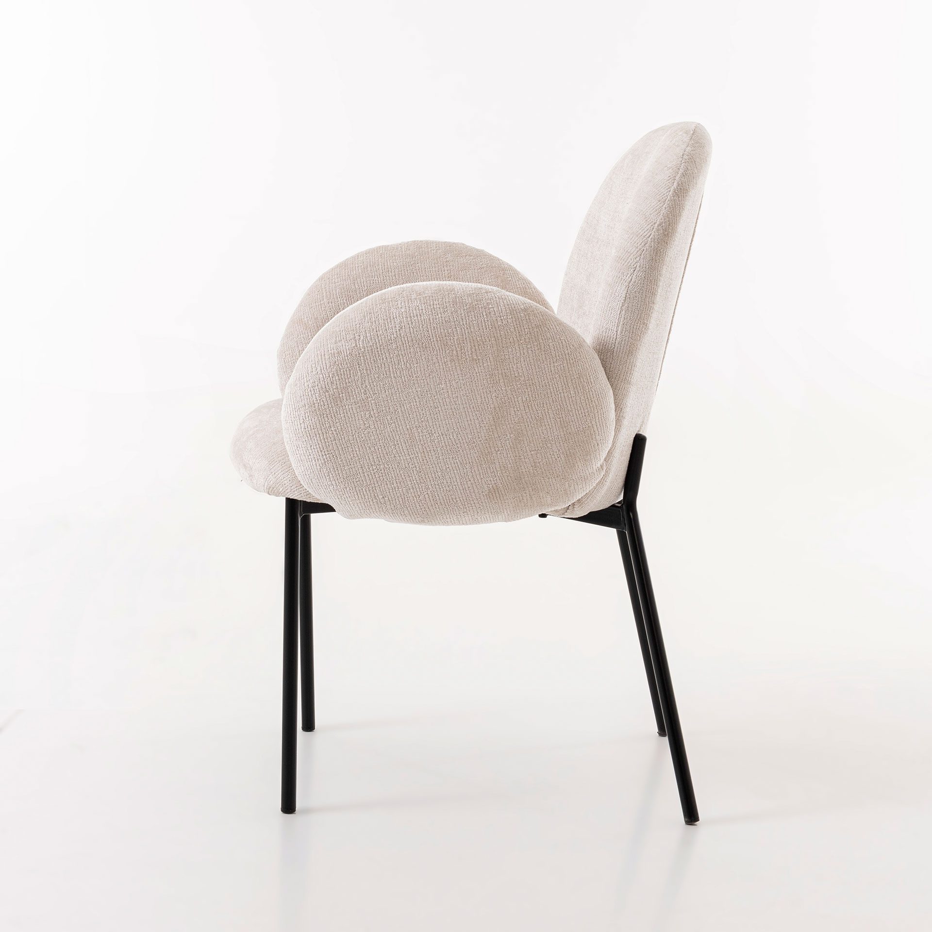 Cadeira Margot. Estofada em branco osso. 83×60×61 cm - Image 7