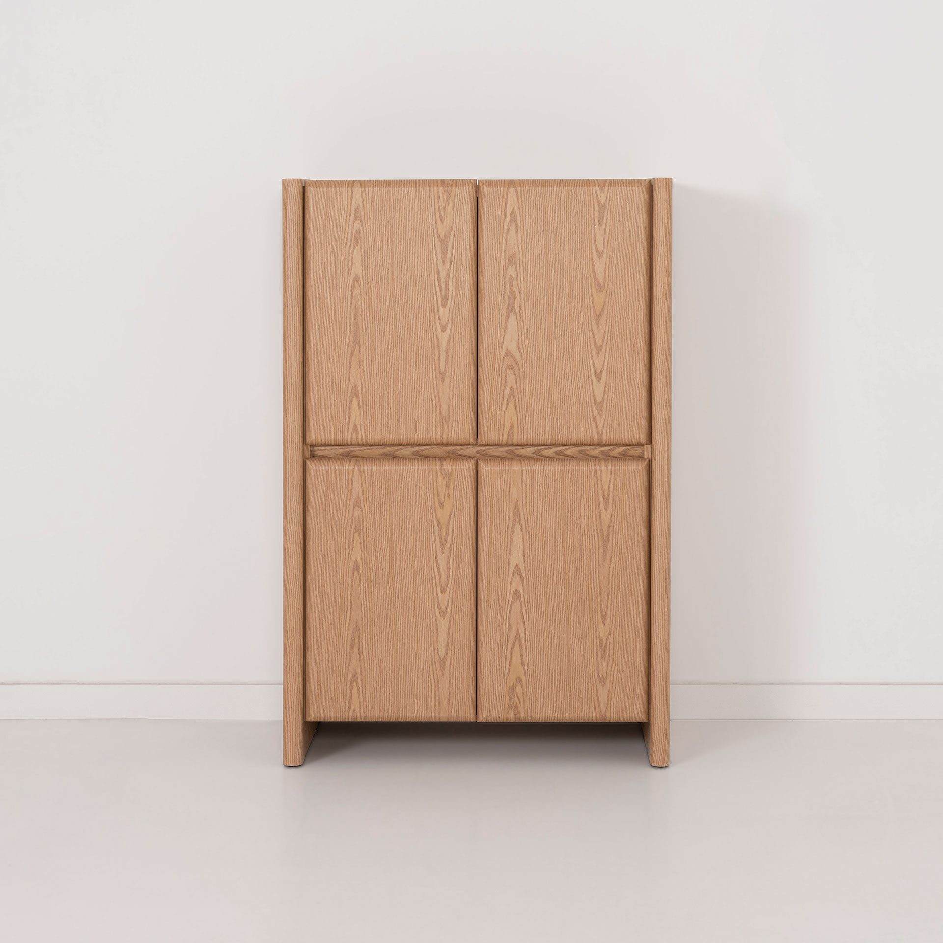 Aparador Gio alto com 4 portas, folheado a carvalho, 90 × 45 × 140 cm - Image 2