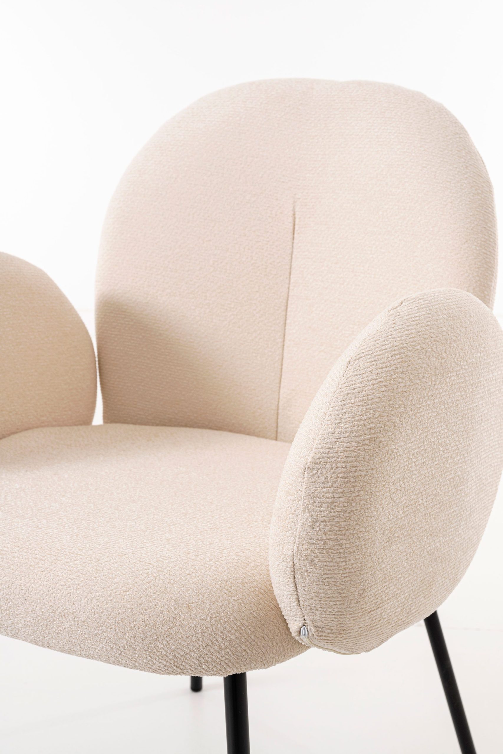 Cadeira Margot. Estofada em bege. 83×60×61 cm - Image 4