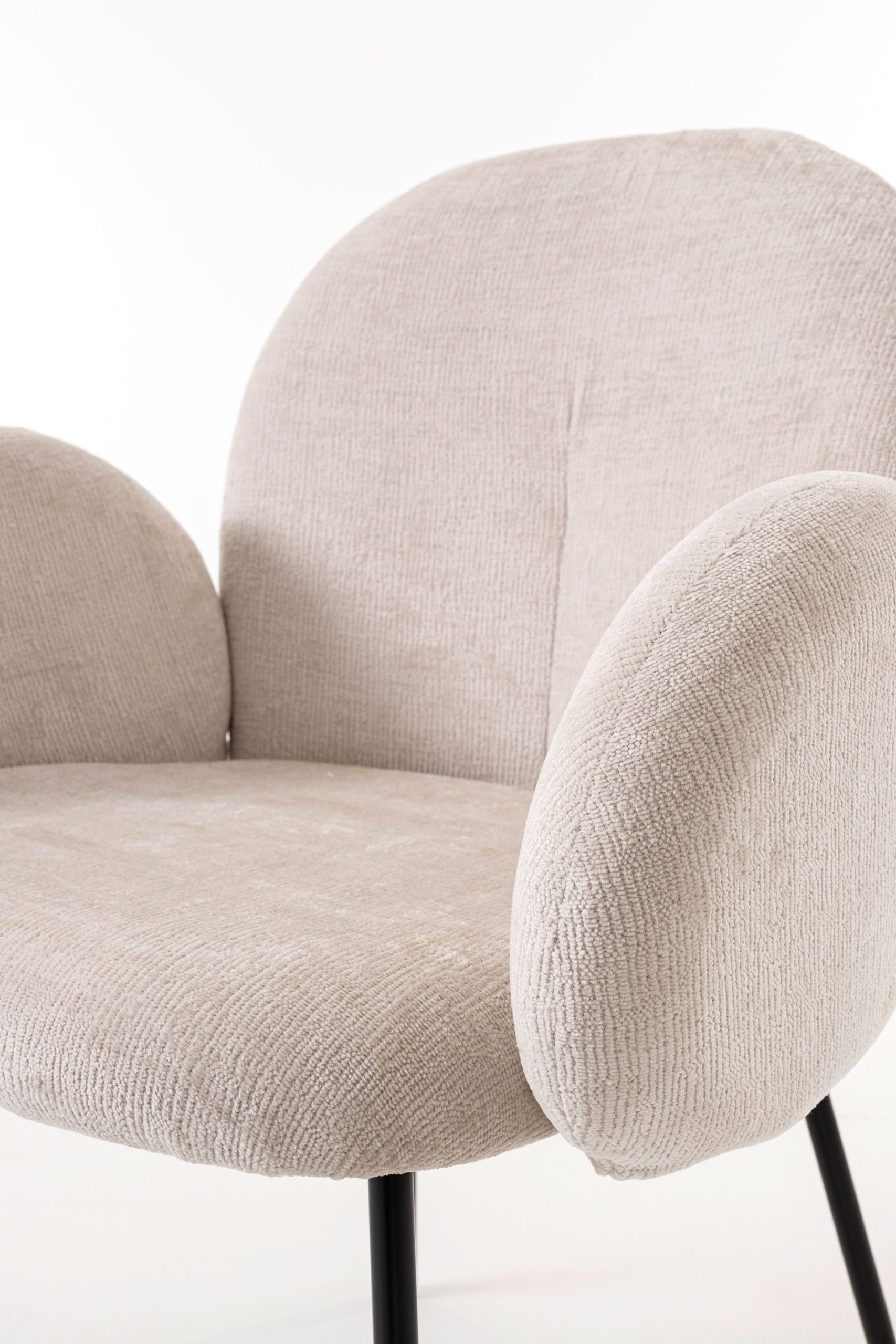 Cadeira Margot. Estofada em branco osso. 83×60×61 cm - Image 4