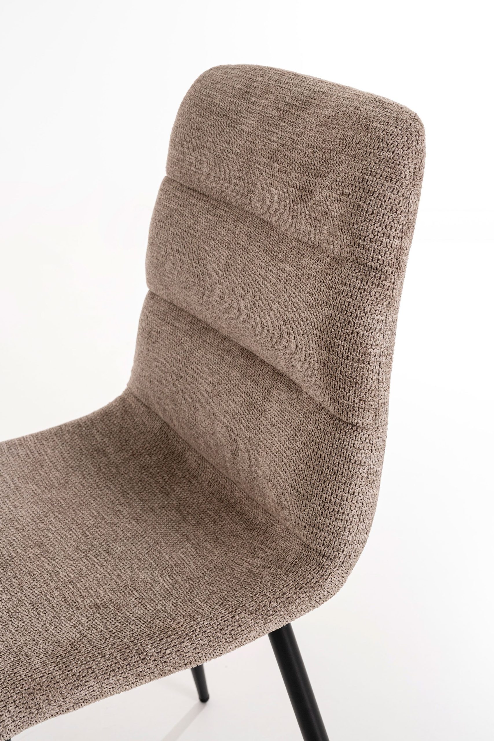 Cadeira Emma. Estofada em camel anti-manchas, pernas metálicas pretas. 90×44×55 cm - Image 4